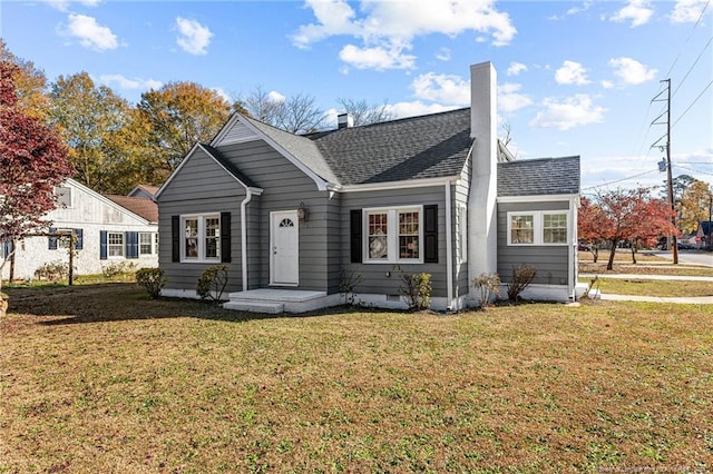 view of front of home featuring a front lawn