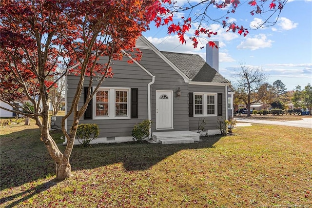 bungalow-style house with a front yard