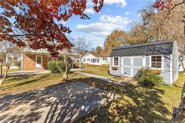 view of yard with a shed