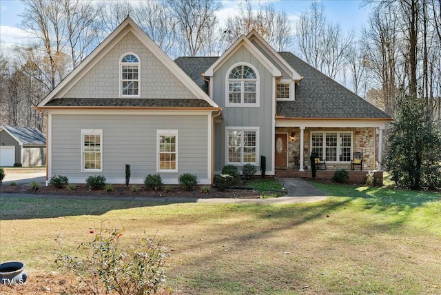 view of front of home featuring a front yard