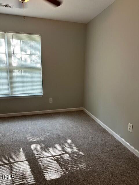 carpeted empty room featuring ceiling fan