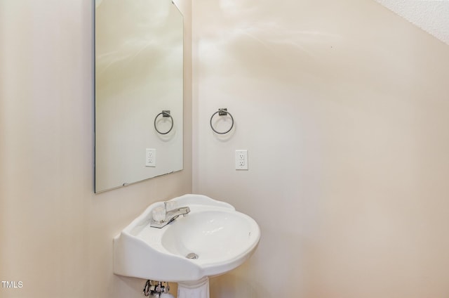 bathroom featuring sink