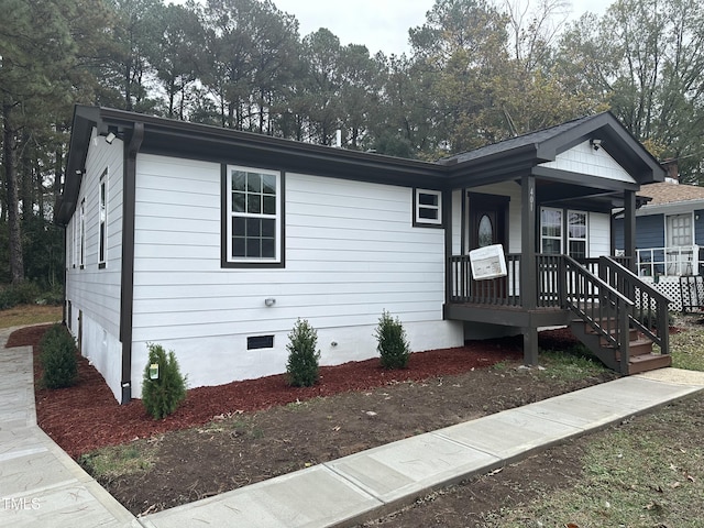 ranch-style house with a porch