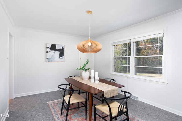 dining area with ornamental molding