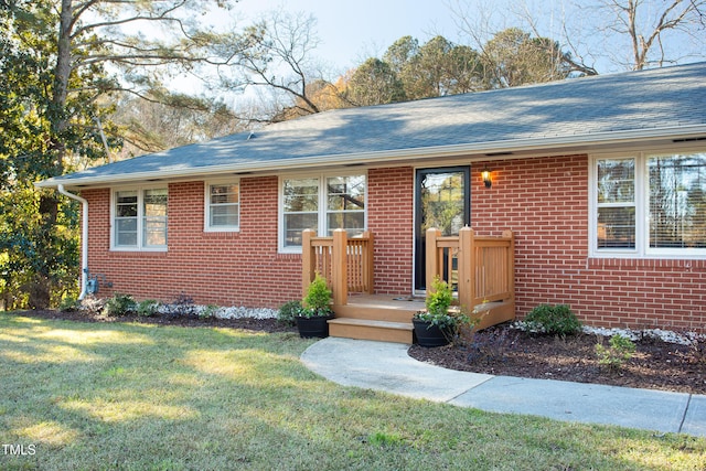 view of front facade featuring a front yard