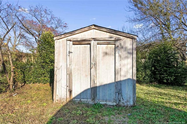 view of outdoor structure featuring a lawn