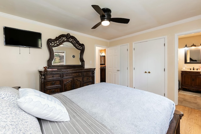 bedroom with ornamental molding, ceiling fan, sink, connected bathroom, and light hardwood / wood-style floors