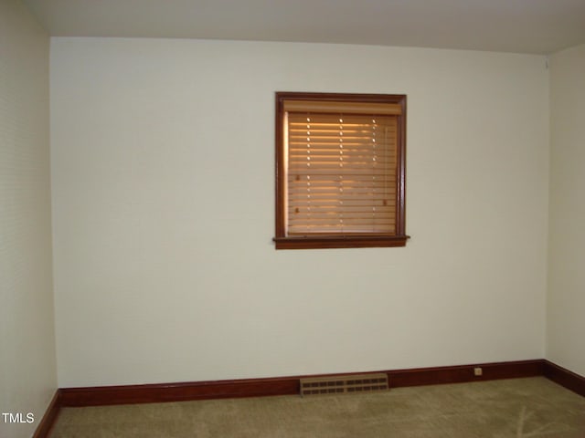 unfurnished room with carpet