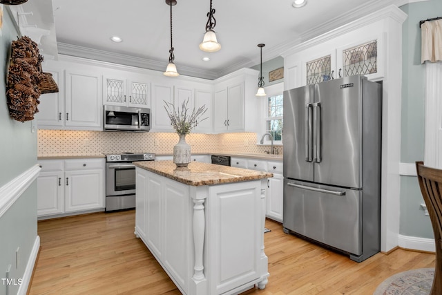 4027 Green Forest Ct, Rocky Mount, NC 27804 - kitchen featuring stainless steel appliances, a kitchen island, hanging light fixtures, and white cabinetry