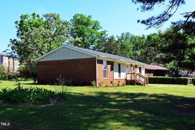 ranch-style home with a front yard