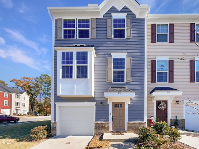 townhome / multi-family property featuring a garage