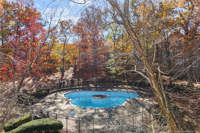 view of swimming pool