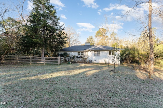 back of house featuring a yard