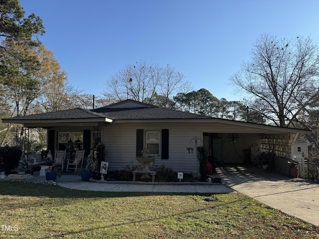 view of front facade featuring a front yard and a carport