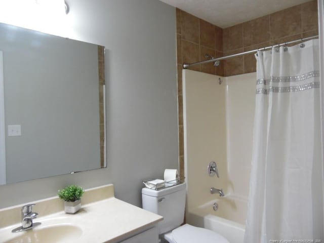 full bathroom featuring vanity, toilet, and shower / bath combo