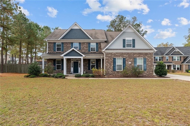 craftsman inspired home featuring a front lawn