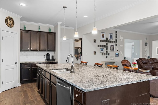 kitchen featuring sink, dark hardwood / wood-style flooring, stainless steel dishwasher, an island with sink, and decorative light fixtures