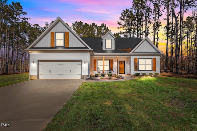 view of front of house featuring a lawn and a garage