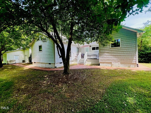 135 Weatherbend, Pittsboro, NC 27312 - back of property featuring crawl space and a yard
