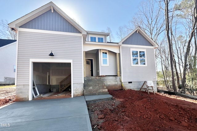 view of front facade featuring a garage