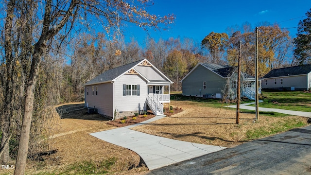 view of front of property with a front lawn