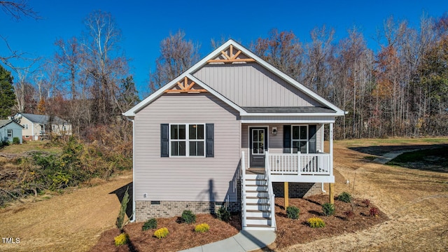 view of front of home featuring a porch and a front lawn