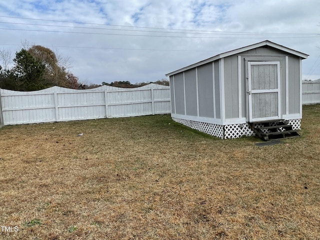 view of yard with a storage unit