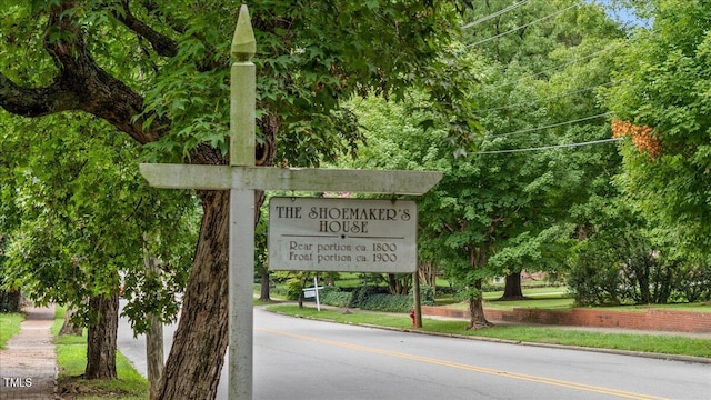 view of community / neighborhood sign