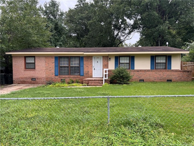 single story home featuring a front lawn