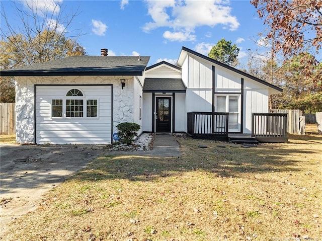 5814 Valhalla Ct, Fayetteville, NC 28304 - view of front of home with a deck