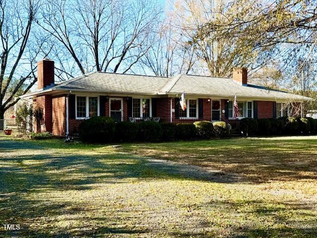 ranch-style home with a front yard