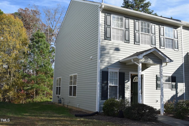 view of front of house with a front yard