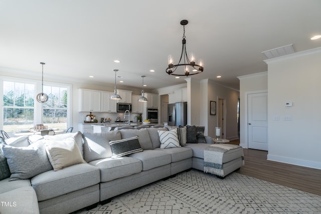 living room with recessed lighting, visible vents, an inviting chandelier, light wood-type flooring, and baseboards