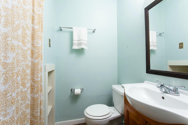 bathroom featuring a shower with shower curtain, vanity, and toilet