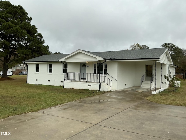 view of front of house featuring a front yard, a carport, and covered porch