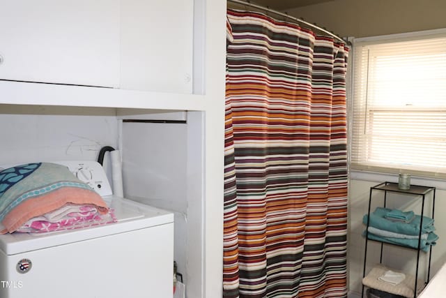 laundry area with washer / dryer