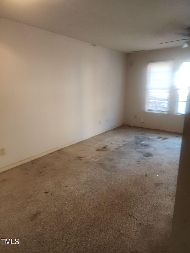 carpeted empty room featuring ceiling fan