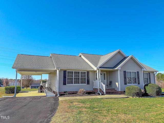 ranch-style home featuring a front lawn and a carport