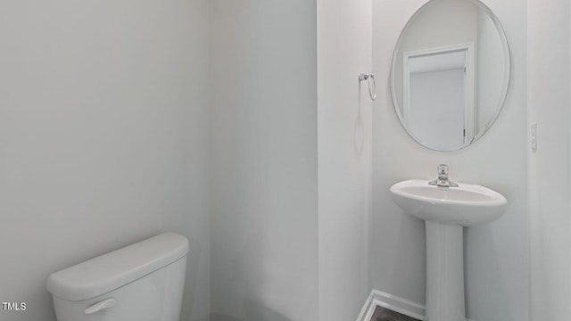 bathroom featuring sink and toilet