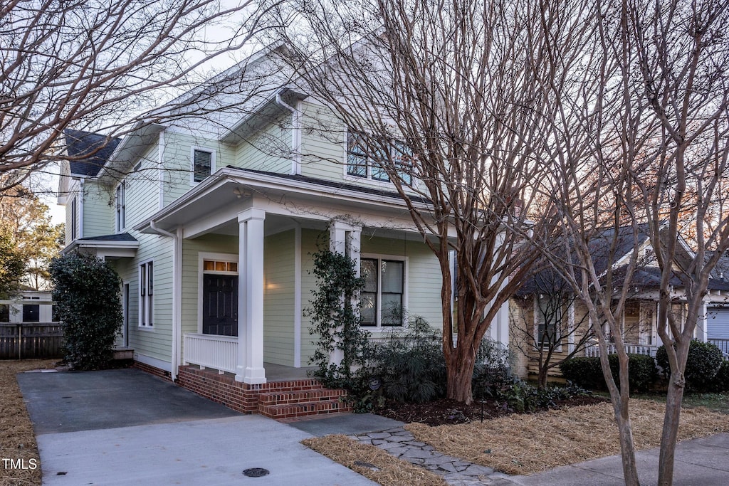 view of front of home featuring a porch