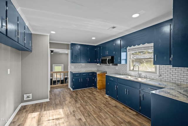 kitchen with blue cabinetry, ceiling fan, sink, and dark hardwood / wood-style floors