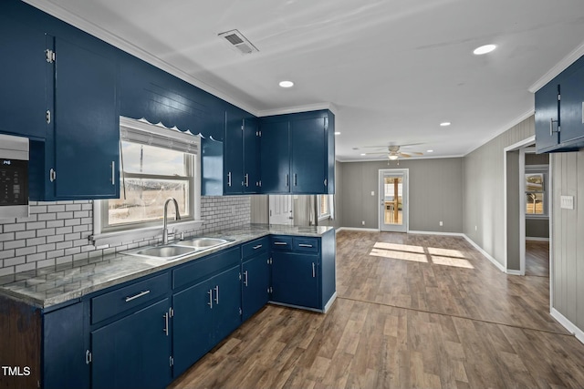 kitchen with ceiling fan, sink, dark hardwood / wood-style flooring, blue cabinets, and ornamental molding