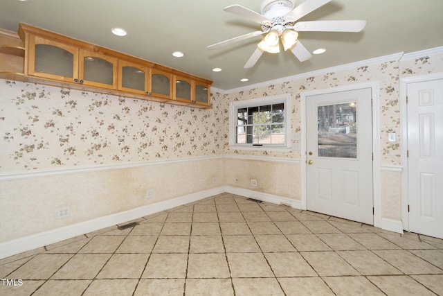 entrance foyer featuring ceiling fan, crown molding, and light tile patterned floors