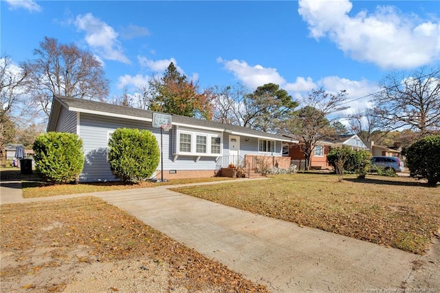 single story home with a front yard