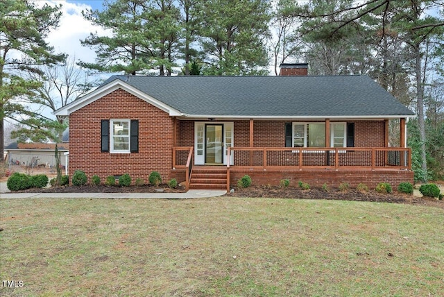 ranch-style home featuring a front lawn and a porch