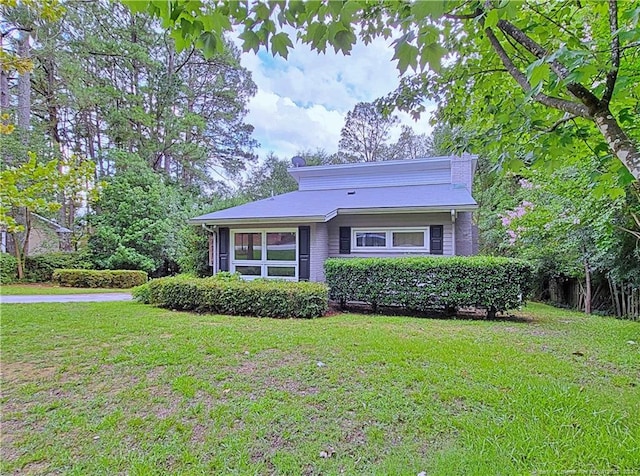 view of front of house with a front yard