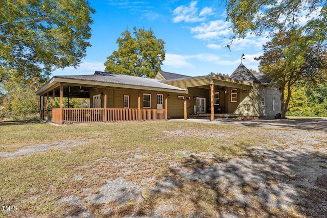 view of front of property with a front yard