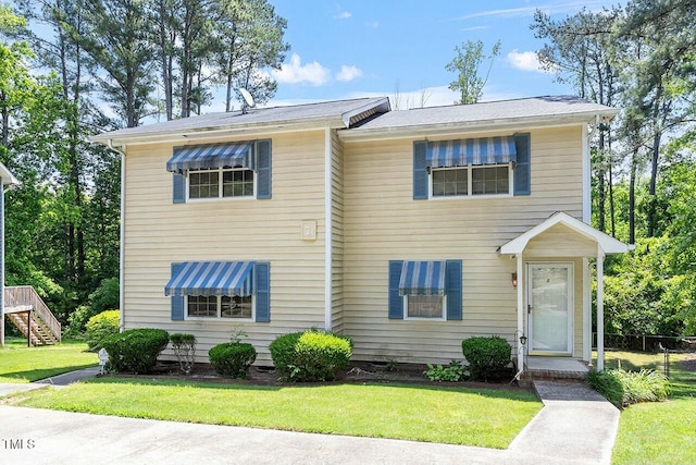 view of front facade with a front lawn