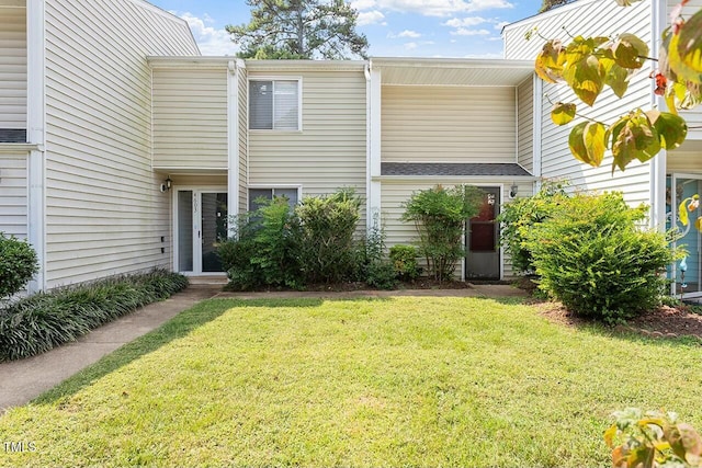 view of property featuring a front yard