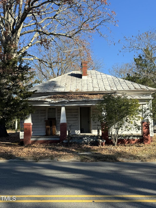 view of front of home with covered porch